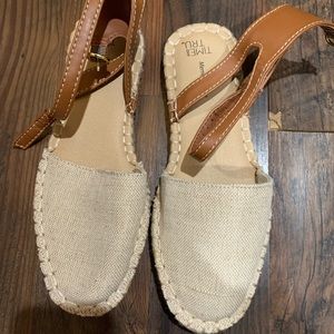 Time and Tru memory foam sandals